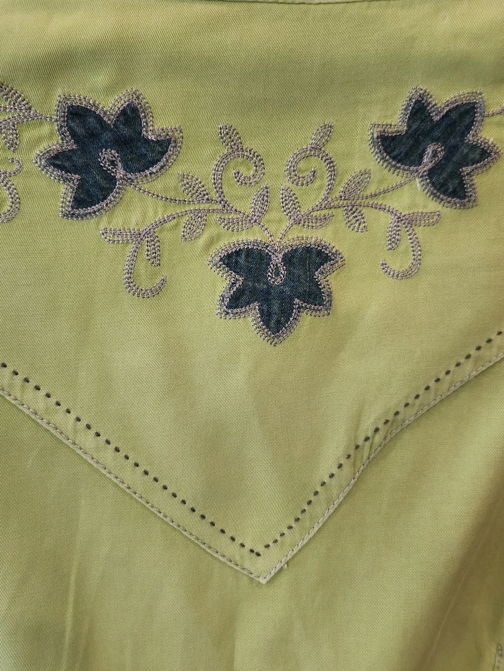 Ryan Michael Women's Lime Green Embroidered Button-Down Shirt - Picture 7 of 7